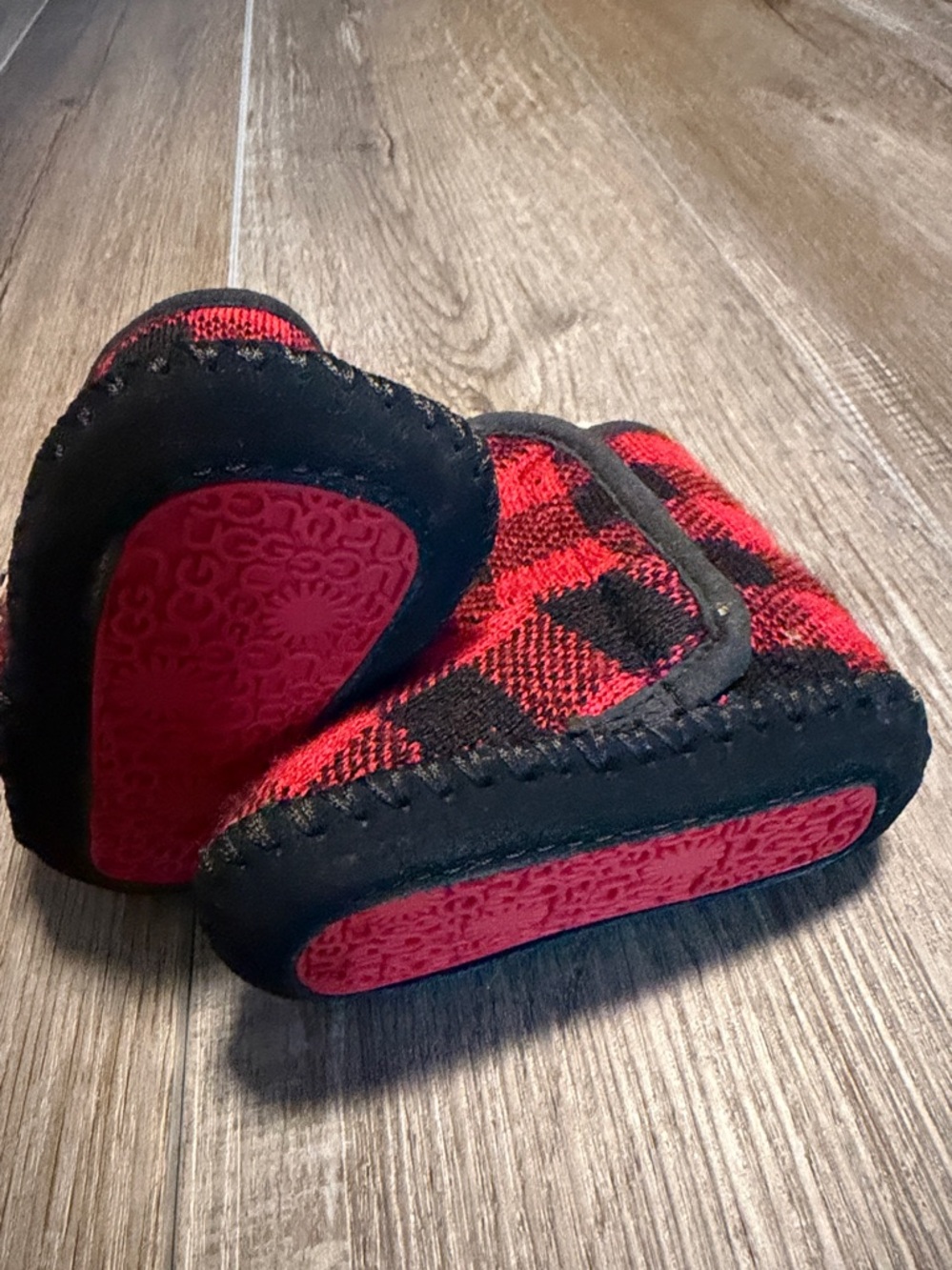 UGG Australia Purl Pine infant boots featuring a red and black buffalo plaid - Picture 3 of 6